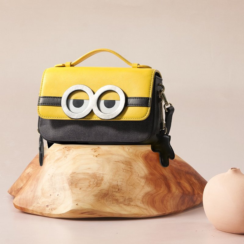 【滿額贈】Minions織物鑲牛皮革側孭袋 斜背包 小小兵 禮物 免運 - 側背包/斜背包 - 真皮 黃色