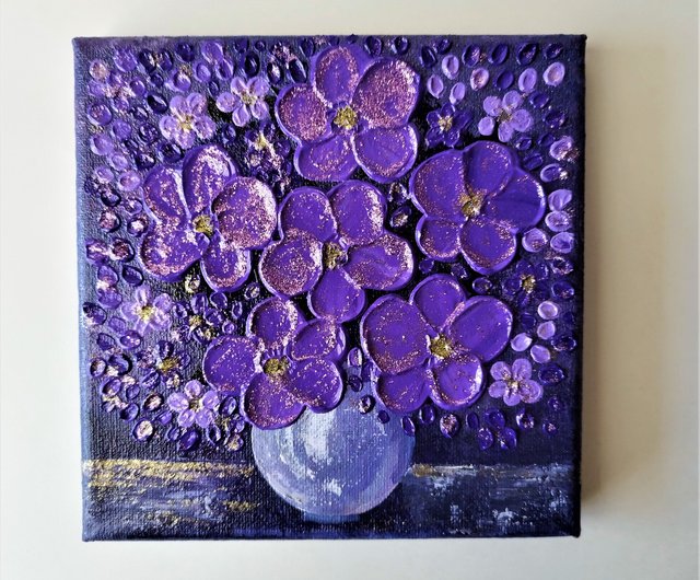 質感のあるアクリル画 - 花瓶にユニークな紫の花を作りましょう