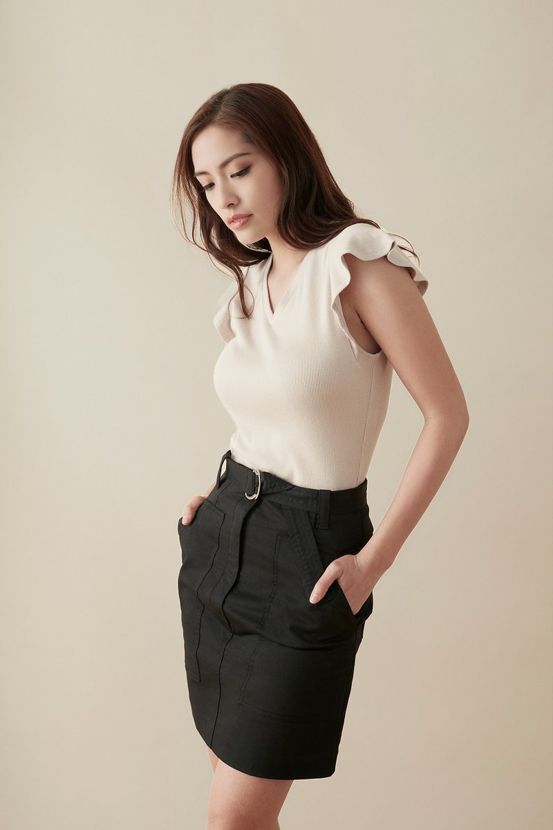 Tove & Libra Ruffle Sleeve Ribbed Bamboo Tee - Off-White Sustainable Fashion - เสื้อยืดผู้หญิง - ไม้ไผ่ ขาว
