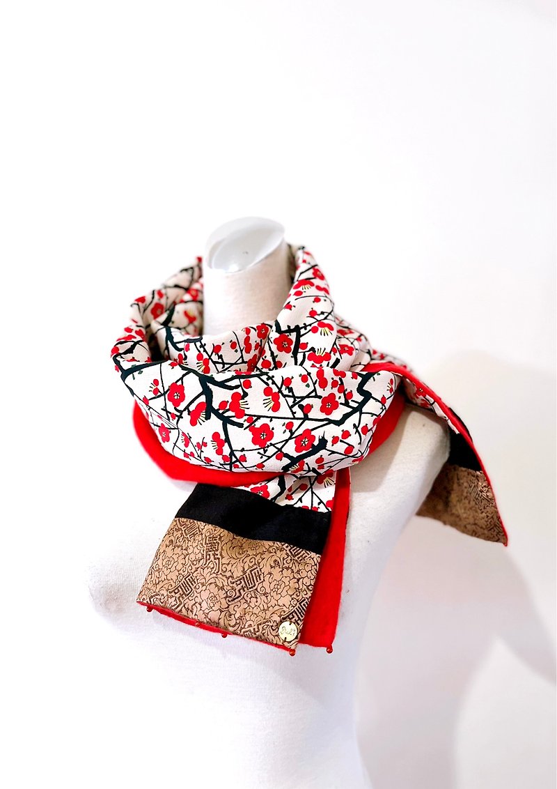 Purely handmade gorgeous traditional Japanese style shrunk Burmese plum pattern brown red wool scarf with longevity characters - ผ้าพันคอถัก - ขนแกะ สีแดง