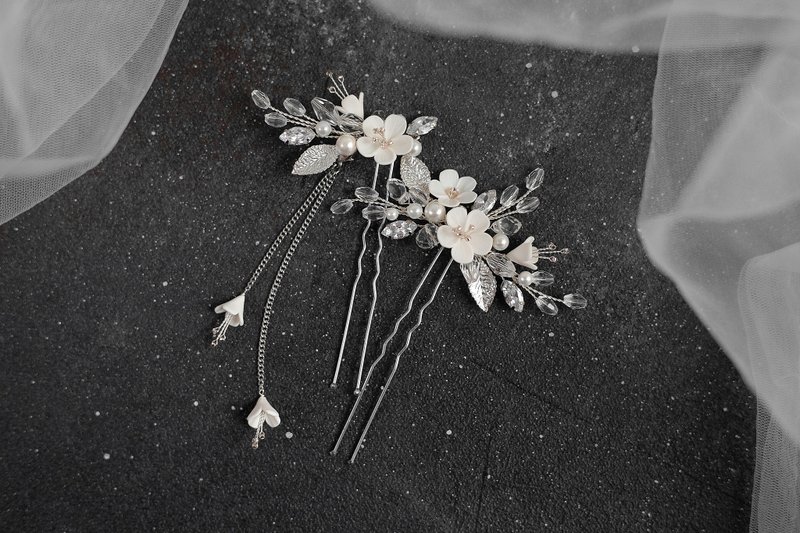 Floral hair pin set with flower fall chain, Cream bridal hairclip and earrings - 髮圈/髮夾 - 黏土 白色