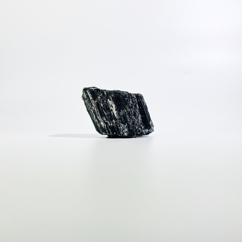 Symbiotic black tourmaline ore wards off evil spirits, gathers wealth, and protects against villains-2 - ของวางตกแต่ง - คริสตัล สีดำ