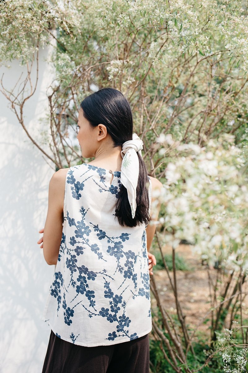 mulmul sakura top - เสื้อผู้หญิง - ผ้าฝ้าย/ผ้าลินิน สีน้ำเงิน