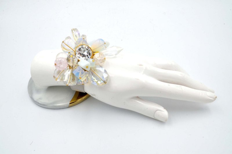 Adjustable length noble fashion TIMBEE LO white transparent crystal Stone bracelet jewelry watches with wind - สร้อยข้อมือ - เครื่องเพชรพลอย สีใส