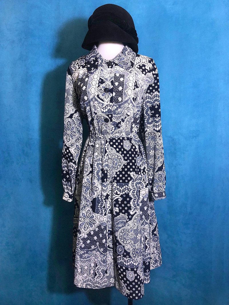 Lace printed long-sleeved vintage dress / brought back to VINTAGE abroad - One Piece Dresses - Polyester Black