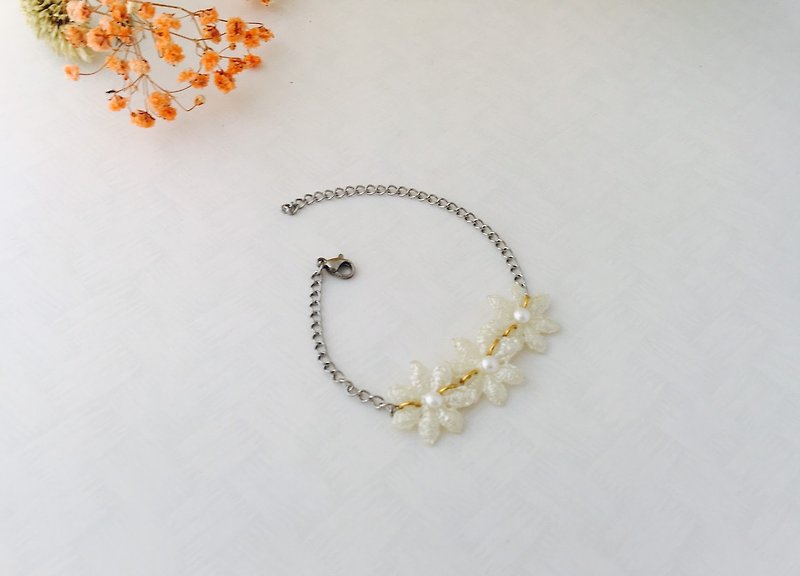 M water lily pure and elegant bracelet - Bracelets - Silk 