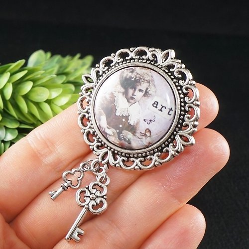 AGATIX Vintage Style Art Brooch Gray Retro Picture Silver Key Charm Brooch Pin Jewelry