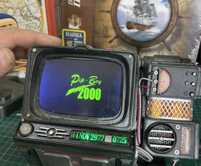 フォールアウト　ピップボーイ2000 Amazon | Fallout 76 Pip-Boy 2000 Mk VI Self-Assembly