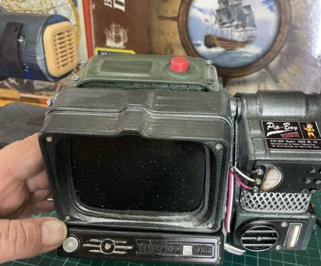 Amazon.co.jp: Fallout Pip-Boy 2000 Mk VI 組み立て済み : ホビー