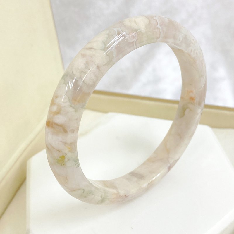 Edith & Jaz • Cherry Blossom Agate Bangle Ø54mm - สร้อยข้อมือ - เครื่องเพชรพลอย ขาว