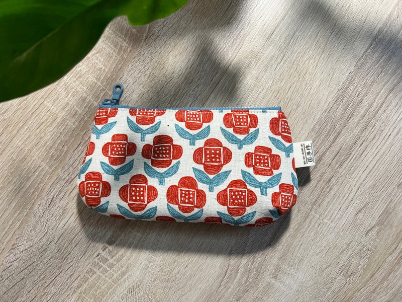 [In stock] Portable zipper cosmetic bag & glasses storage bag with three-dimensional fluffy feel - Toiletry Bags & Pouches - Cotton & Hemp 