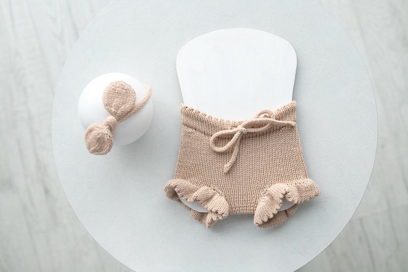 Beige bodysuit for newborn girls: the perfect outfit for a little girl - เครื่องประดับ - โลหะ สีกากี