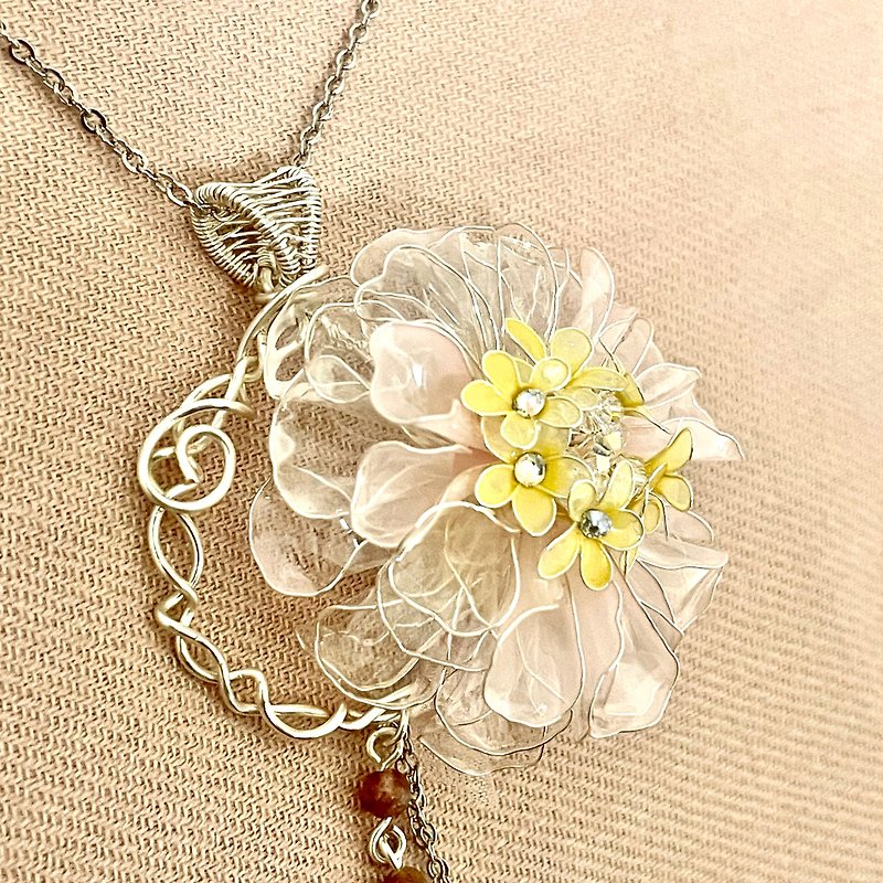 Zinnia Crystal Flower Necklace - สร้อยคอ - เรซิน สึชมพู