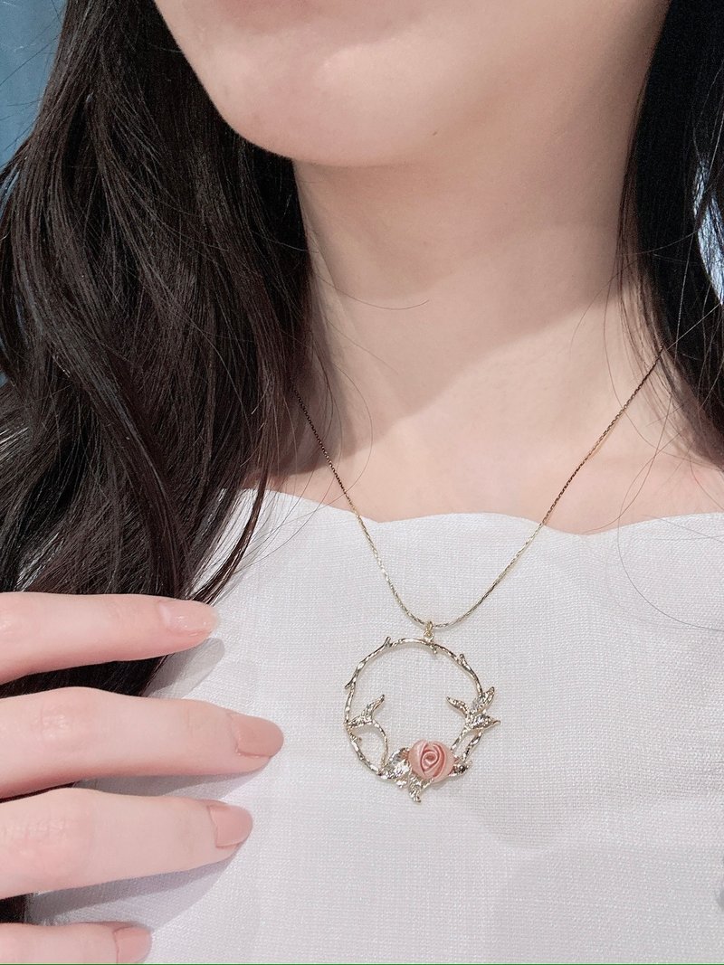 【Re-Re】Silk Flora - Stellar Serious - Champagne Gold Little Garden Necklace - สร้อยคอ - ผ้าไหม สีทอง