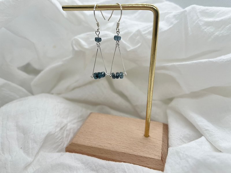 GAIA | Semi- Gemstone Earrings | Stone - สร้อยข้อมือ - เครื่องประดับพลอย สีน้ำเงิน