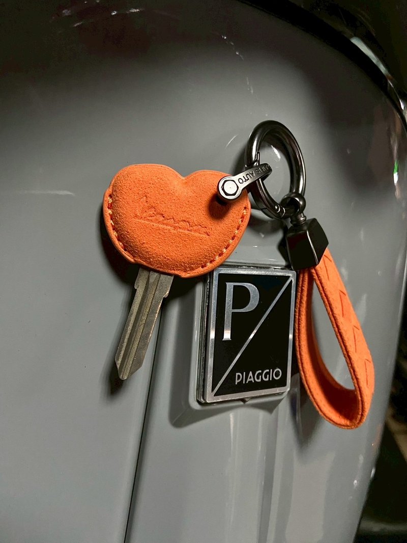 [Ready stock version] Vespa LX125 Sprint GTS Primavera car key - Keychains - Genuine Leather Black