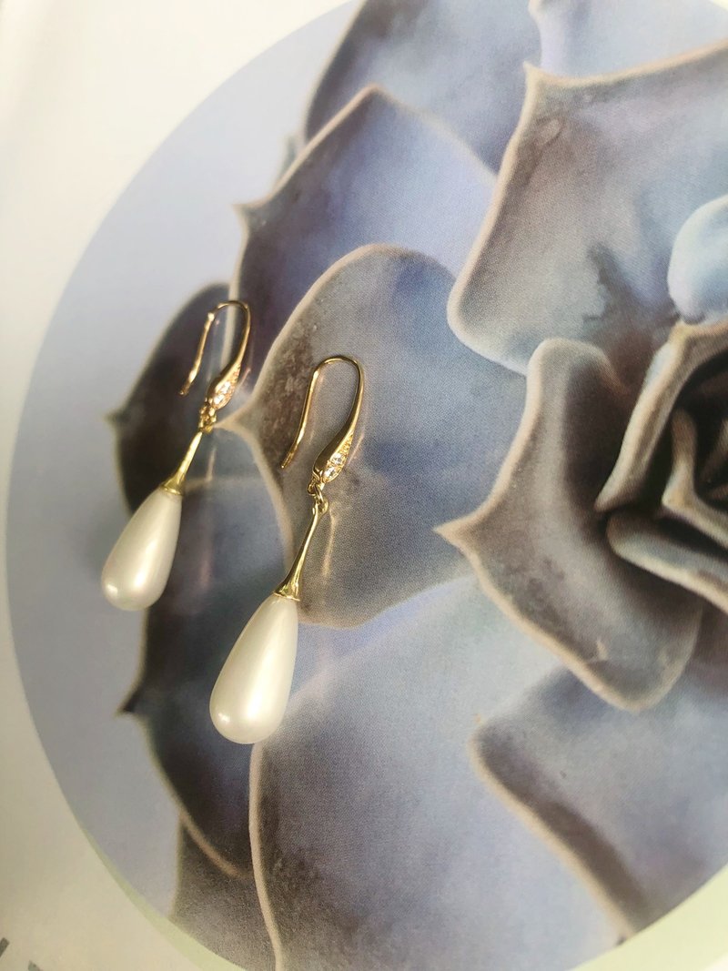 白色水滴珍珠耳環 - 耳環/耳夾/耳骨夾 - 其他材質 白色