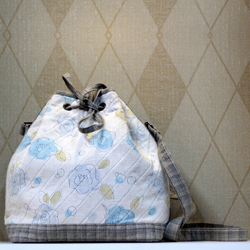 Elegant Light Blue Bouquet Backpack ❖ Exclusive Hand Sewing Bag ❖ - กระเป๋าเป้สะพายหลัง - ผ้าฝ้าย/ผ้าลินิน สีน้ำเงิน
