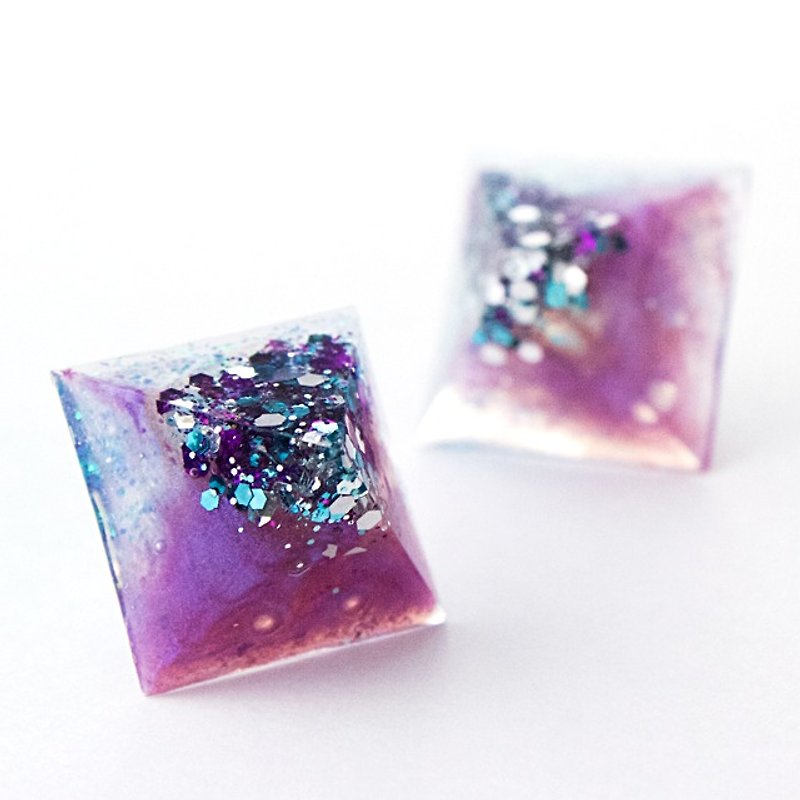 Pyramid earrings (subarctic disco) - ต่างหู - วัสดุอื่นๆ สีม่วง