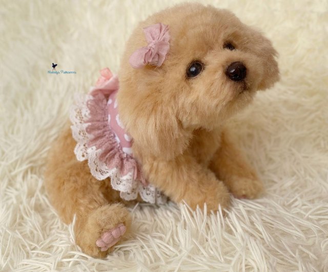 ショッキングピンクプードル、リアルなおもちゃ - ショップ