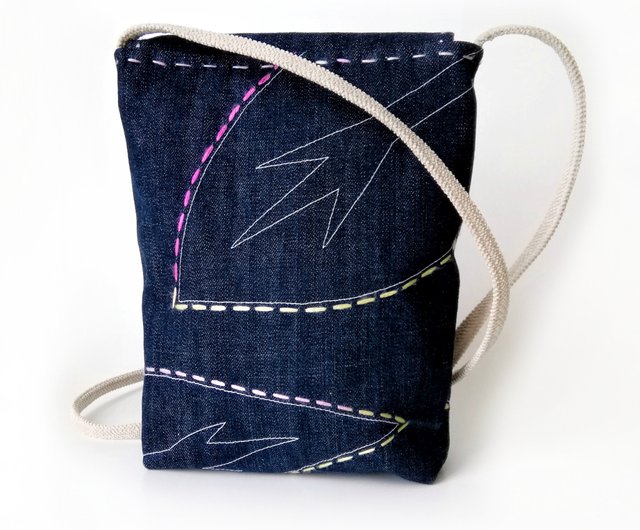 DIY JEANS BOHO CROSSBODY BAG, DIY BAG, BOHO BAG, BAG OUT OF JEANS