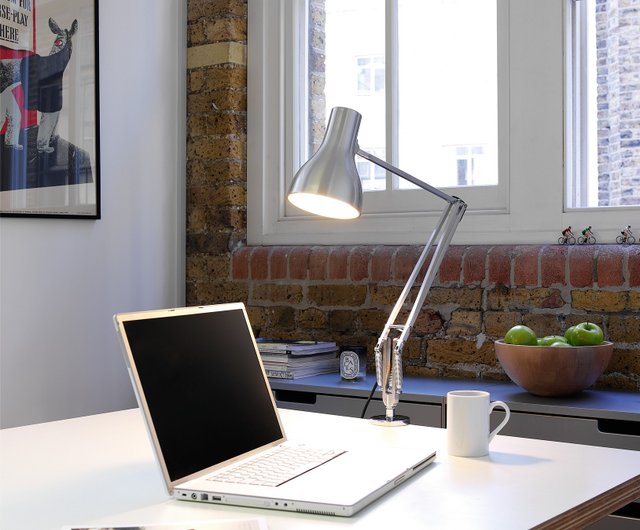 タイプ 75 デスク ランプ フォグシルバーUK ANGLEPOISE クラシック デスク ランプ ショップ anglepoise-tw 照明・ ランプ Pinkoi