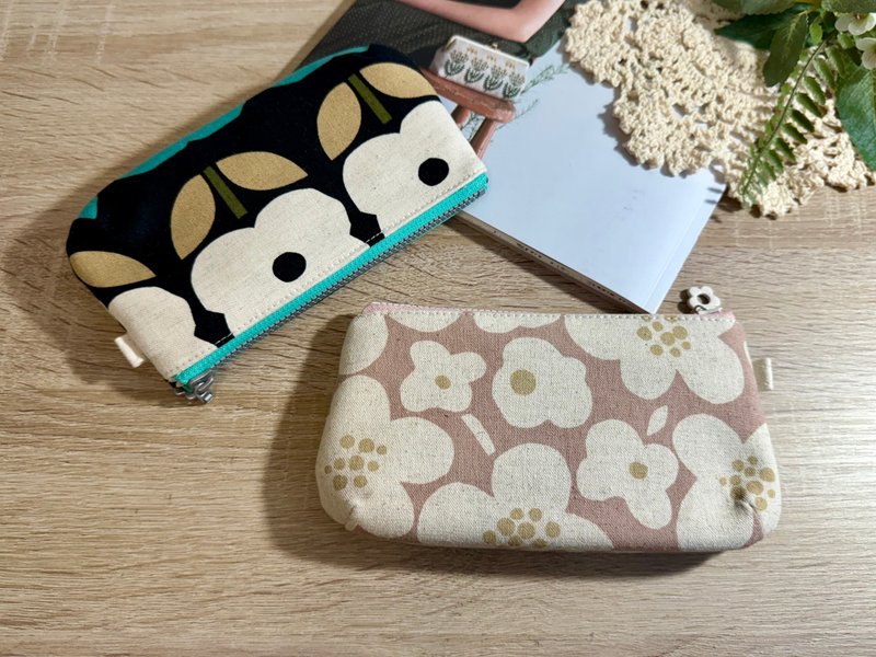 【現貨】北歐之花系列小物包漾日常大花拉鍊小包/化妝包粉/ - 化妝包/收納袋 - 棉．麻 