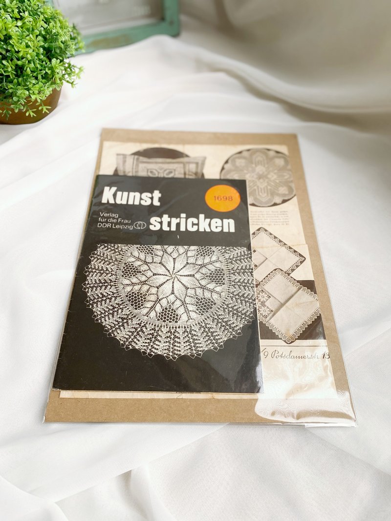 【好日戀物】德國帶回古老刺繡/十字繡圖面含紙型紙本收藏品 - 編織/刺繡/羊毛氈/縫紉 - 其他金屬 多色