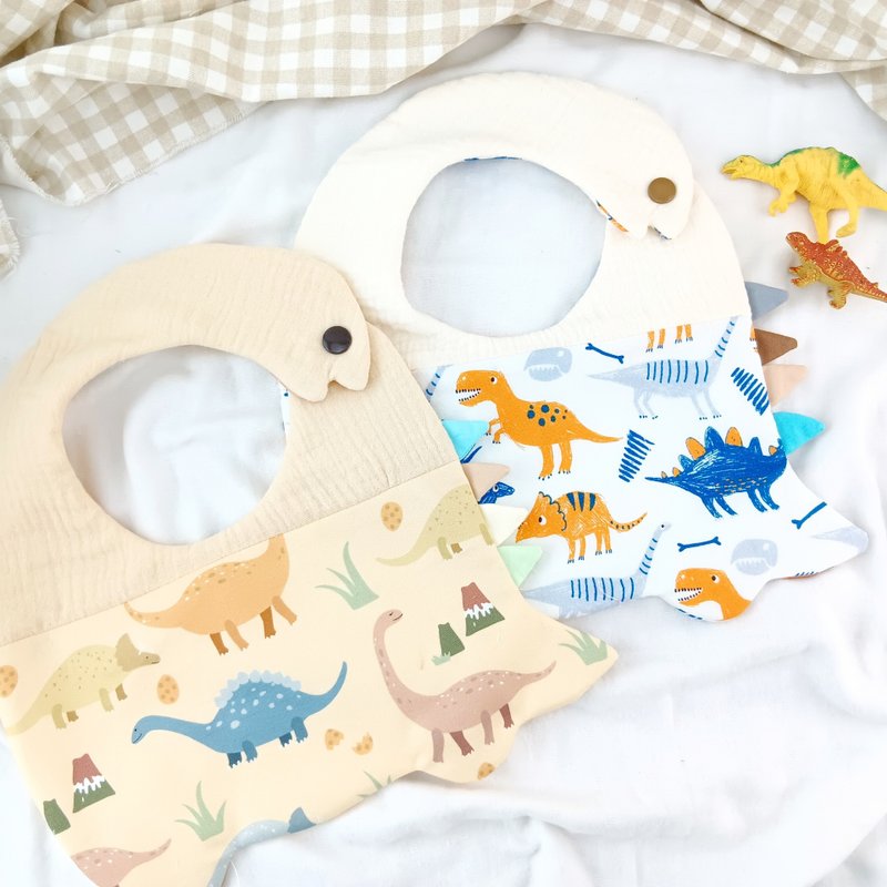 All are dinosaurs. Dinosaur-shaped bibs, 2-piece moon set (can be embroidered with names) - ของขวัญวันครบรอบ - ผ้าฝ้าย/ผ้าลินิน สีกากี