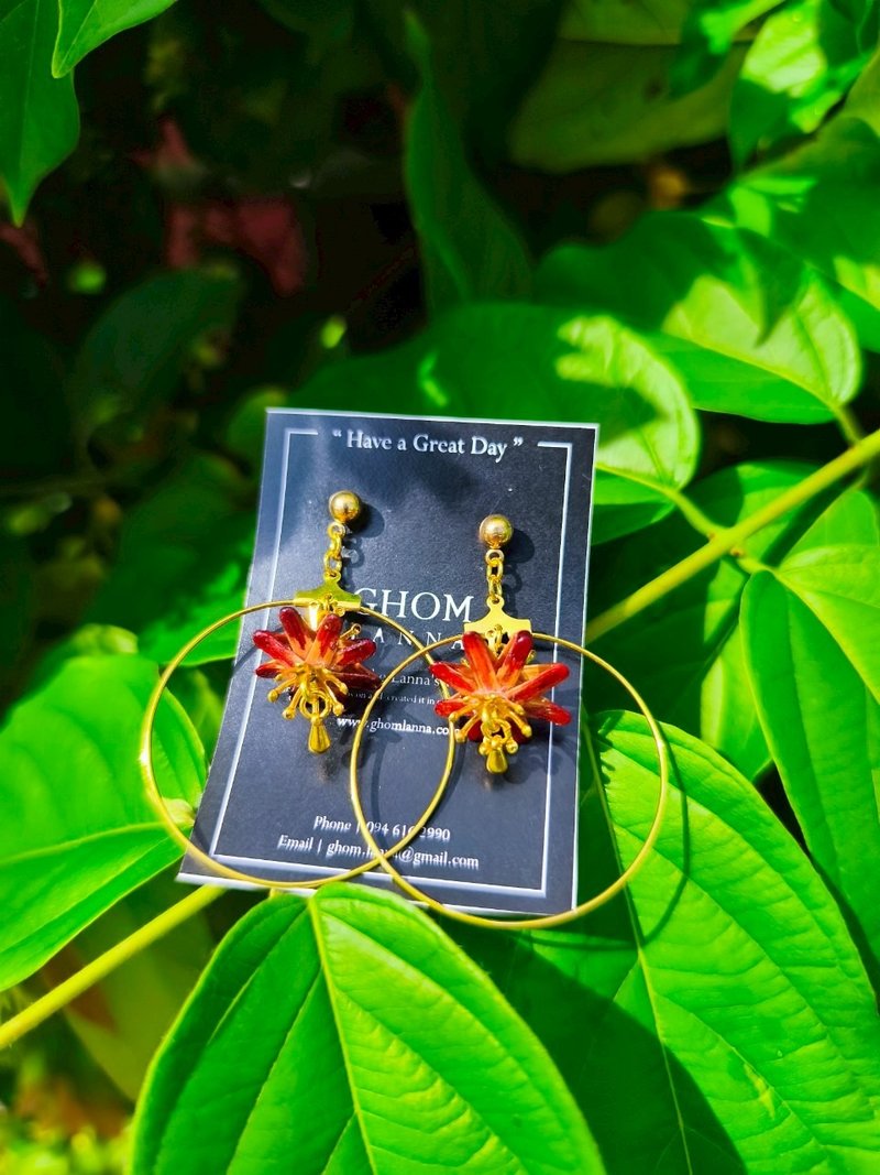 Dok-sailom Dan An Sadok Earrings 1 Dok (Dok Sailom Dan An Sadok Earrings 1 Dok) - 耳環/耳夾/耳骨夾 - 木頭 多色