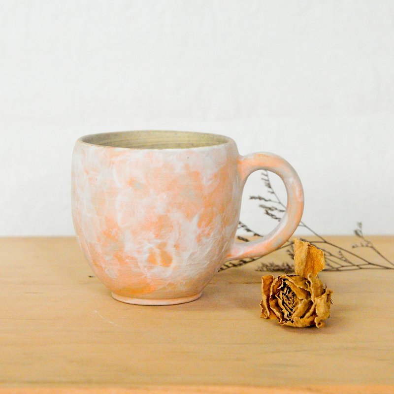 陶手作 粉嫩橘白色的馬克杯 - 咖啡杯/馬克杯 - 陶 粉紅色