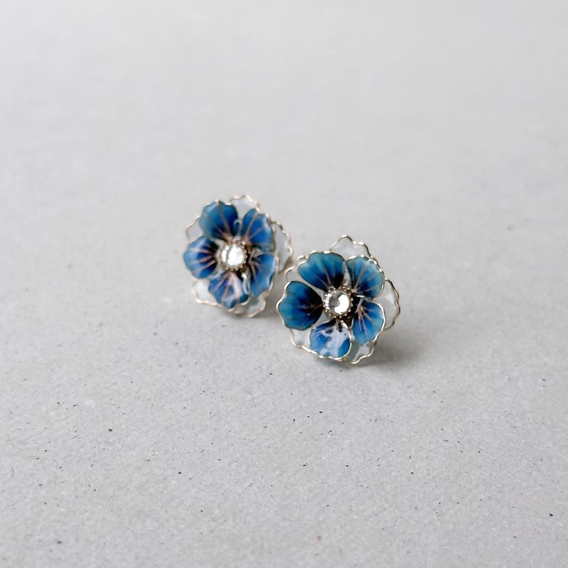 Handmade resin earrings-freehand floral ultramarine blue ear needles/ Clip-On - ต่างหู - เรซิน สีน้ำเงิน