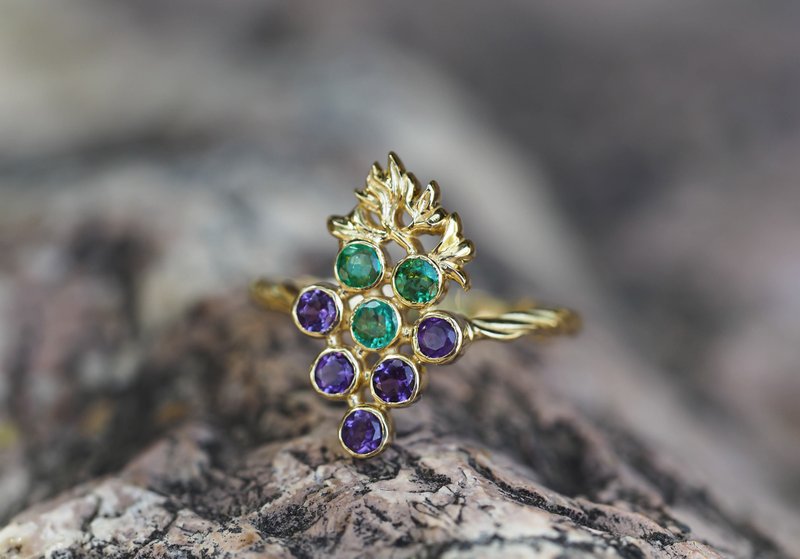 14k  gold ring with emeralds and amethysts. - 戒指 - 貴金屬 金色