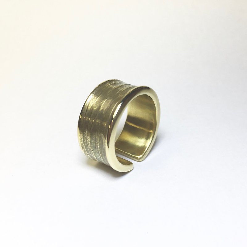 鍛造寬版斜紋 黃銅戒指 - 戒指 - 其他金屬 金色