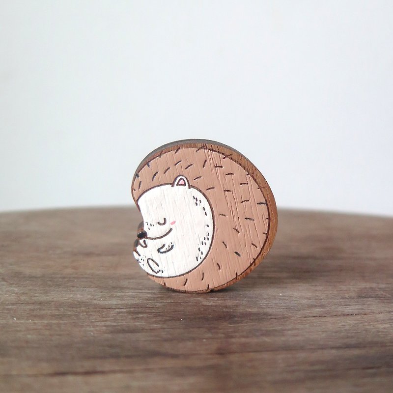 Wooden brooch porcupine - Brooches - Wood Brown