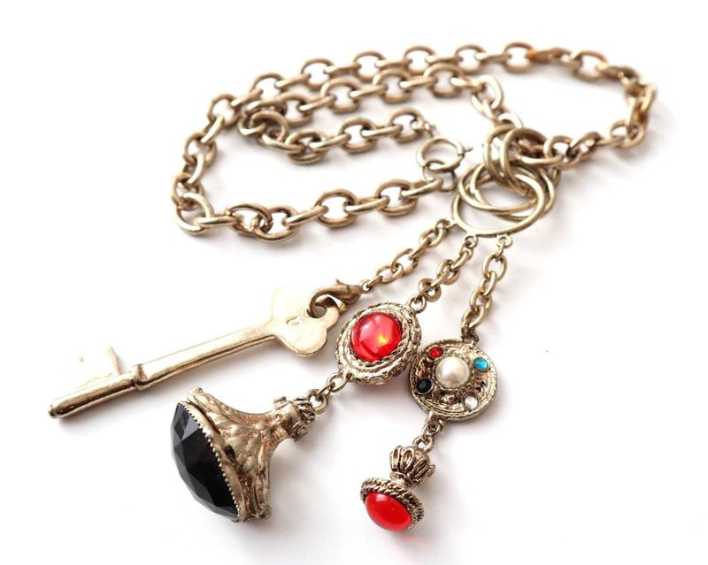 80s vintage black red pearl key charm necklace - สร้อยคอ - โลหะ สีเงิน