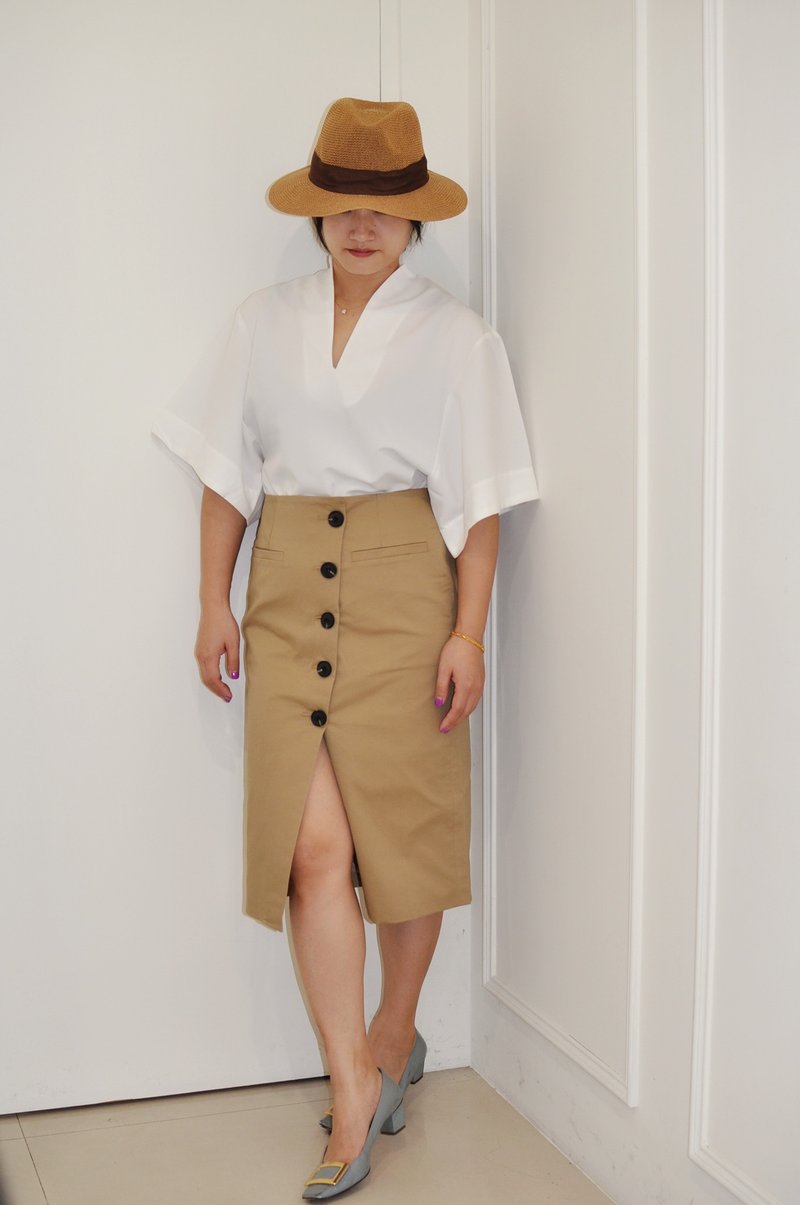 Flat 135 X 台灣設計師系列 棉質卡其色排扣 開衩裙 - 裙子/長裙 - 棉．麻 咖啡色