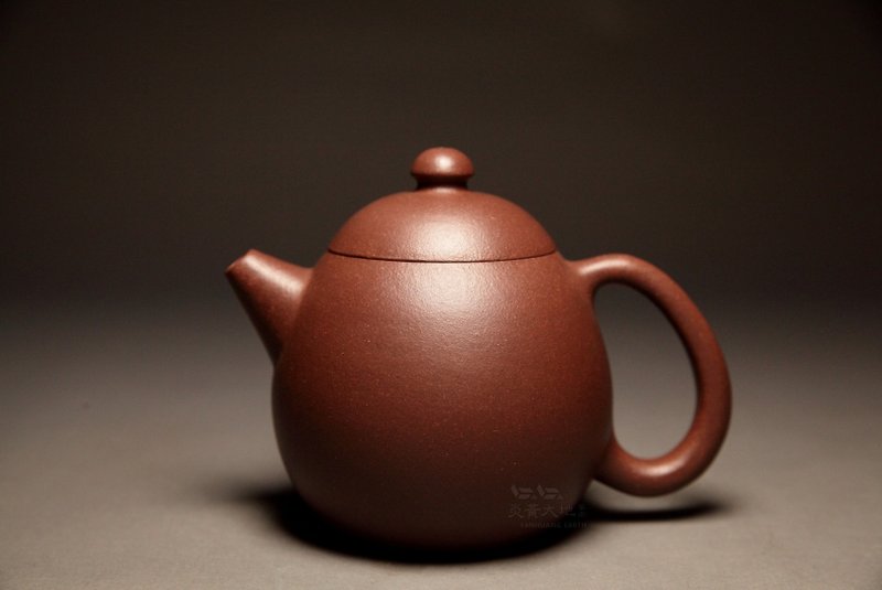 【Dragon Egg】Yanhuang Earth Art Longshan Hall Traditional Handmade No. 4 Deep Well Bottom Tank Cleaner 230cc - Teapots & Teacups - Pottery Purple