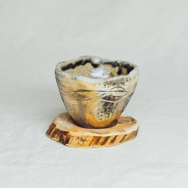 Firewood hand made. Abstract wavy lines small cups - ถ้วย - ดินเผา สีนำ้ตาล