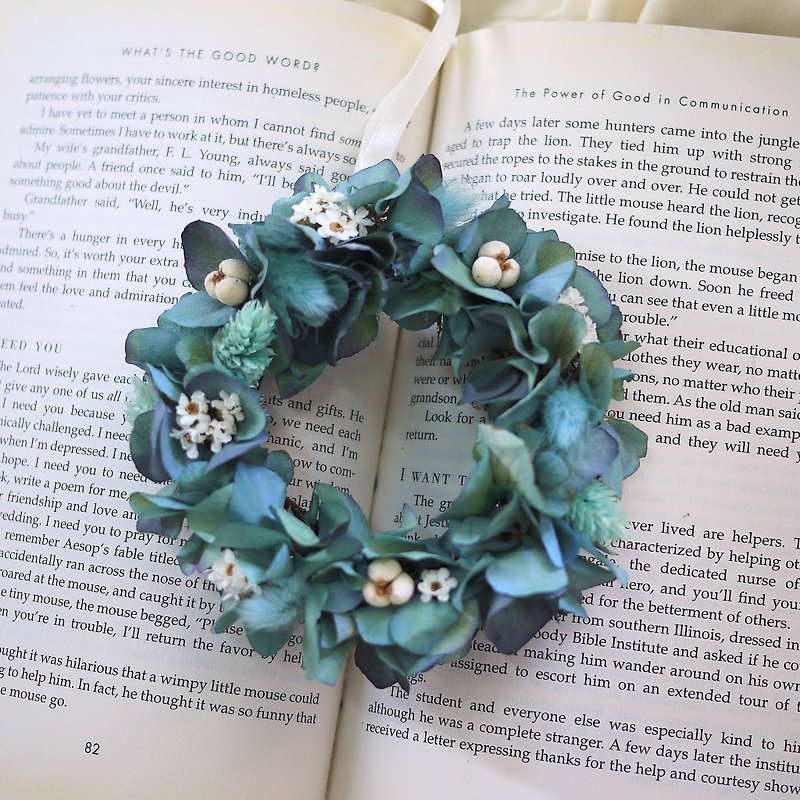 Pieces Praise - winter classic blue-green dried hydrangea wreath small (Limited) - ตกแต่งต้นไม้ - พืช/ดอกไม้ สีน้ำเงิน