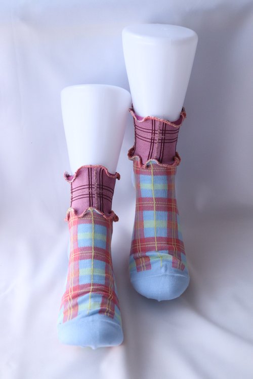 新作！靴下　ピンク水色豚さんソックス　プレゼントやお揃いでも！ ピンク×ブルー チェック カラフルメロウソックス 派手靴下 個性
