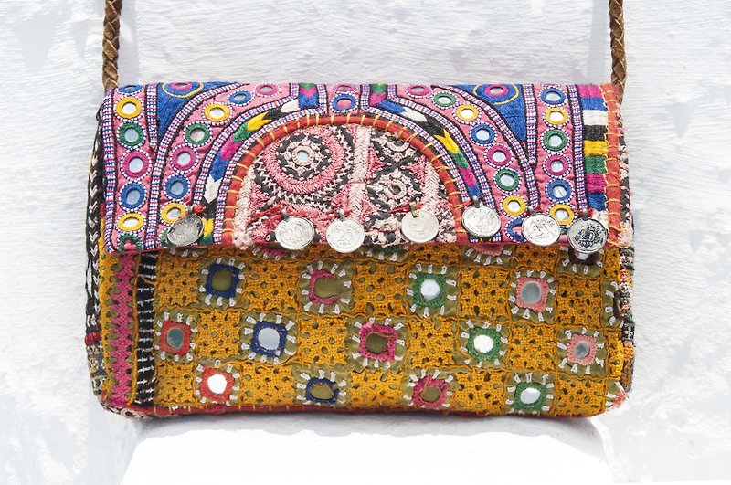 Hand-embroidered ancient cloth cross-body bag/ethnic side backpack/shoulder bag-bright desert mirrored old cloth embroidery - กระเป๋าแมสเซนเจอร์ - ผ้าฝ้าย/ผ้าลินิน หลากหลายสี