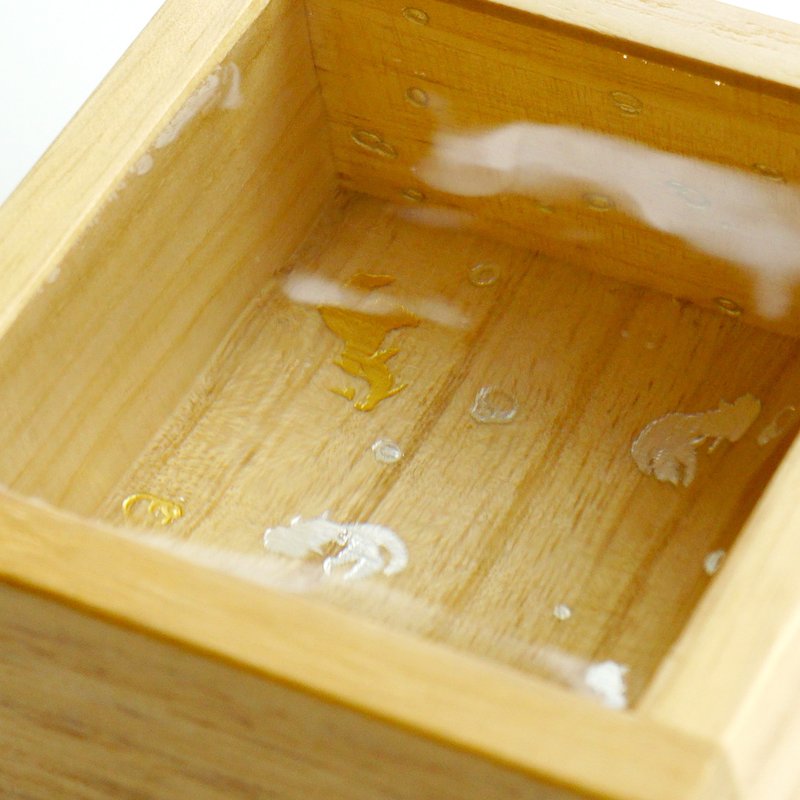 桐の箔押し酒枡 金魚 - 擺飾/家飾品 - 木頭 金色