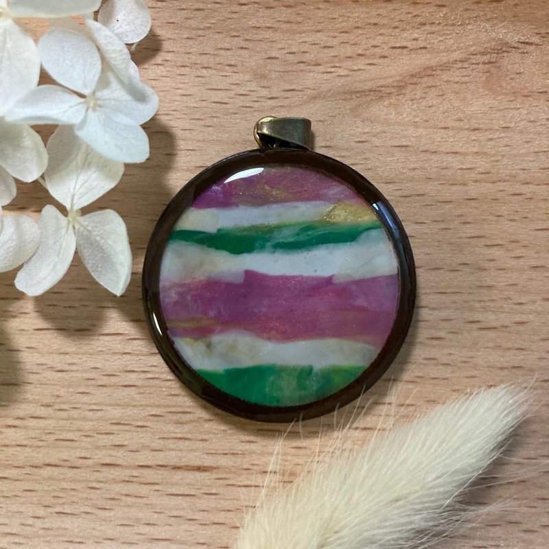 樽蓋再生項鏈吊墜-紅綠白間 NP010 - 項鍊 - 木頭 