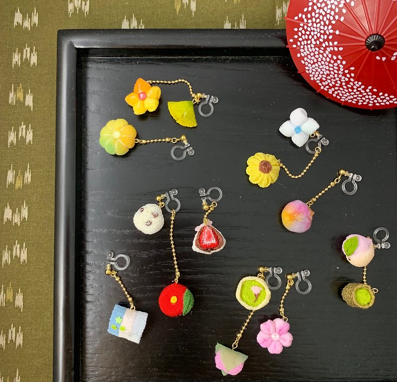 (Dessert and confectionery) Fine work cloth flower earrings Clip-On fun Japanese style - ต่างหู - ไฟเบอร์อื่นๆ หลากหลายสี