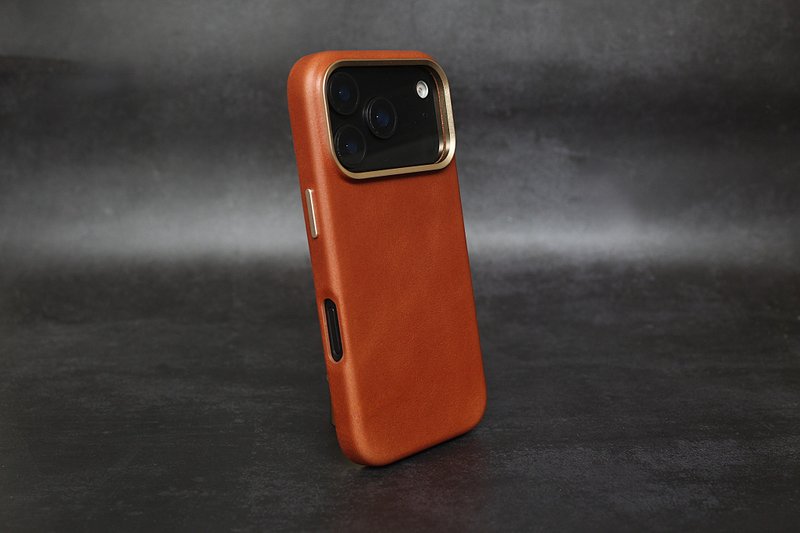 【預購】UNIC皮革磁吸手機殼iPhone17//17 Pro/17 ProMAX - 手機殼/手機套 - 真皮 咖啡色
