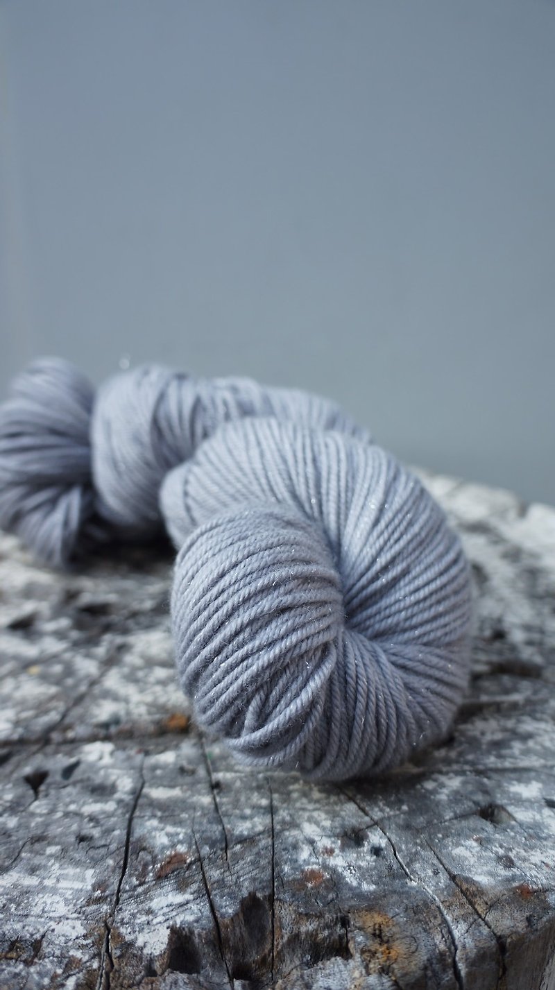 Hand dyed thread. Silver Grey (DK) - เย็บปัก/ถักทอ/ใยขนแกะ - ขนแกะ 