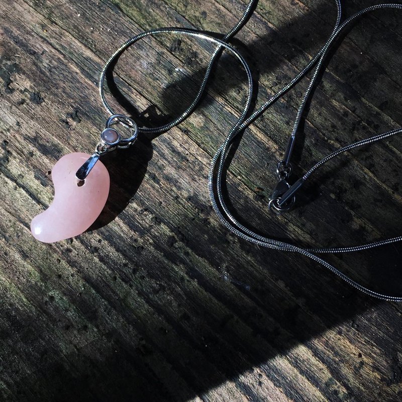 【Lost and find】Natural stone hook jade powder crystal guard 013 - Necklaces - Gemstone Pink
