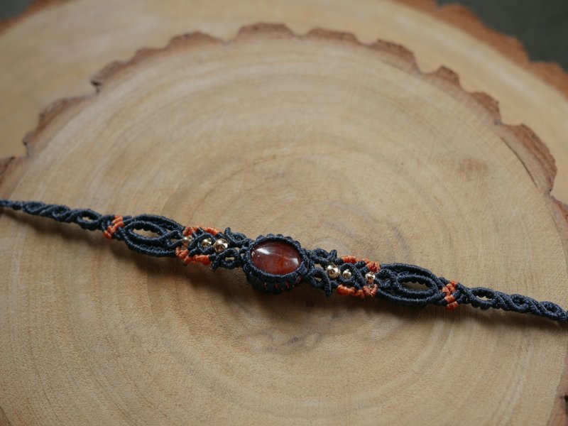 NB45/FW24~Red glue flower l Wax thread l Hand-woven l Bracelet - สร้อยข้อมือ - เครื่องประดับพลอย สีน้ำเงิน