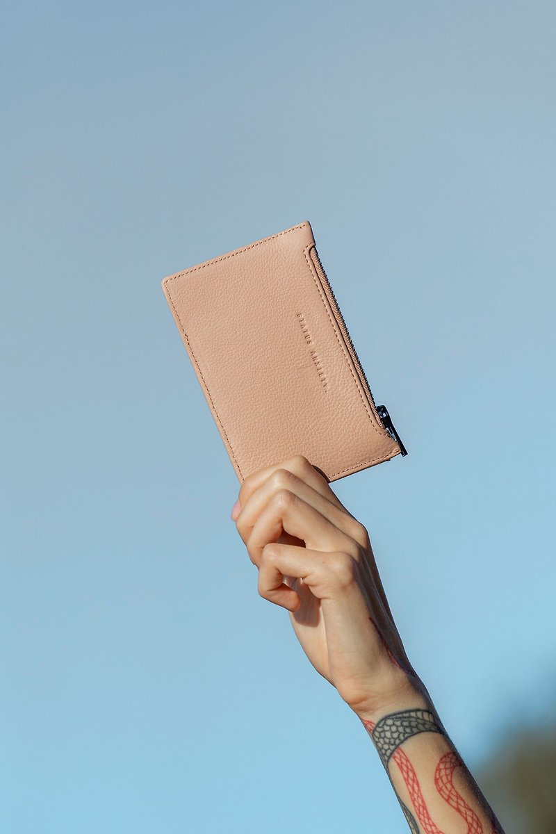 STATUS ANXIETY -  avoiding things Cowhide Leather Card Holder - dusty pink - ที่เก็บนามบัตร - หนังแท้ สึชมพู